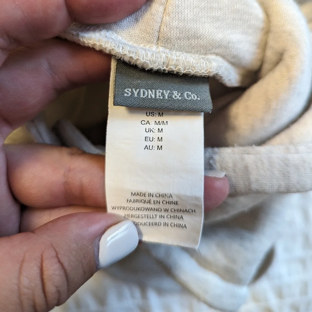 **SOLD** π3/$25π Sydney & Co Dog Pride Hoodie - Picture 4 of 7